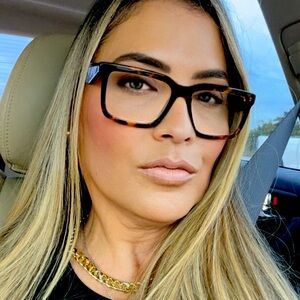 Meet your Posher, Linette